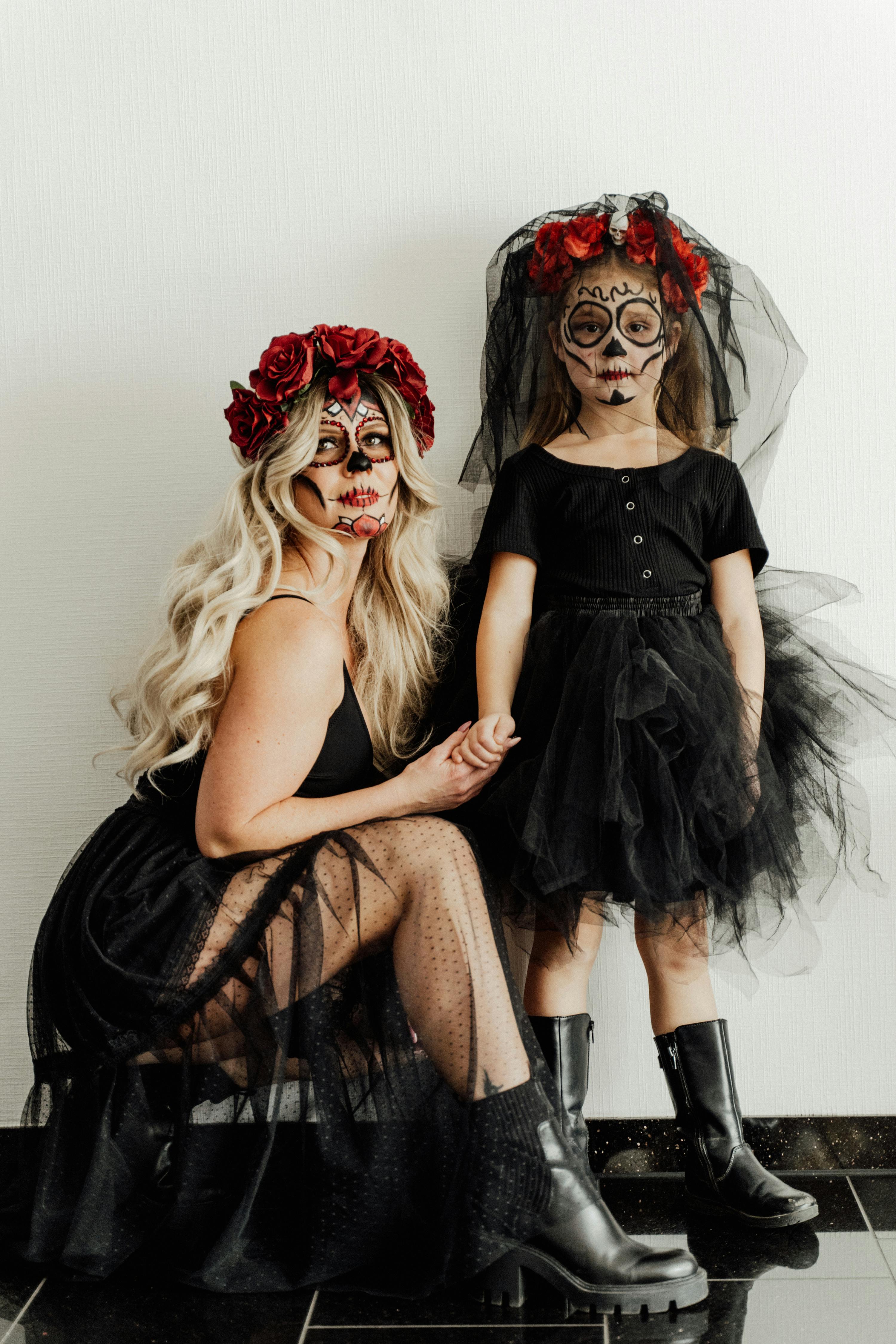 maquillage dia de los muertos femme et petite fille