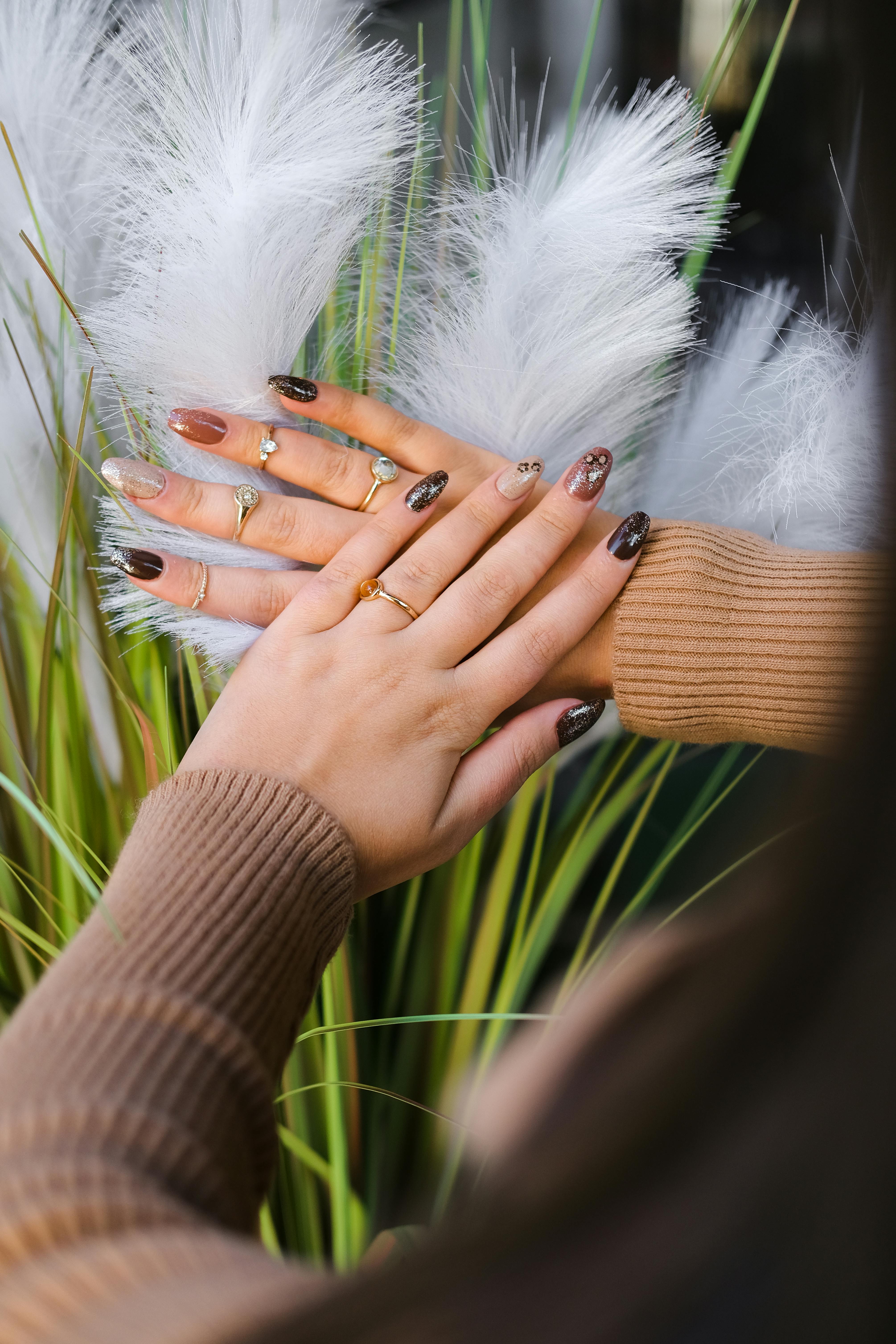 image ongles couleur chocolat